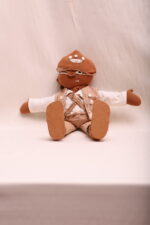 Boneco Lampião de algodão agroecológico, sentado