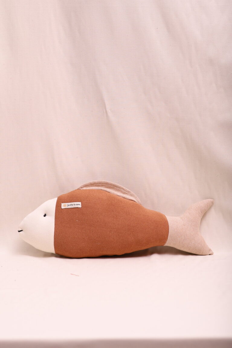 Peixinho de algodão agroecológico, de lado